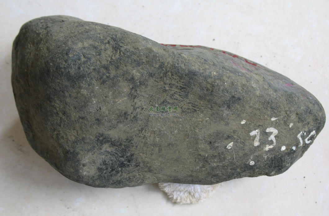  翡翠赌石入门：新手必学的赌石基础常识与风险提示